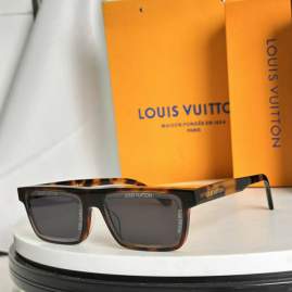 Picture of Louis Vuitton Sunglasses _SKUfw74907723fw